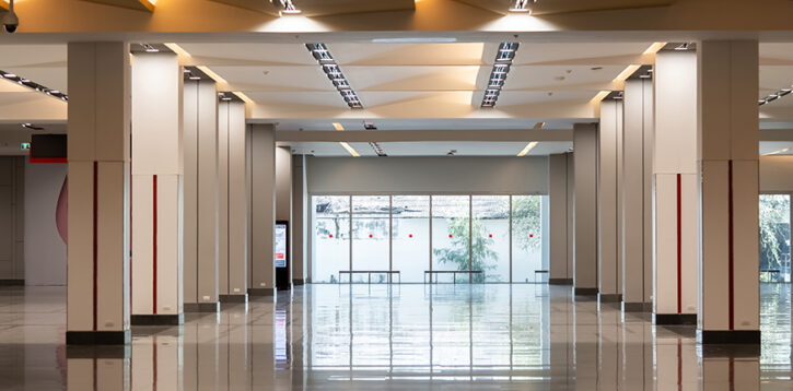 Podłogi techniczne innowacyjne systemy dla branży przemysłowej i infrastruktury technologicznej